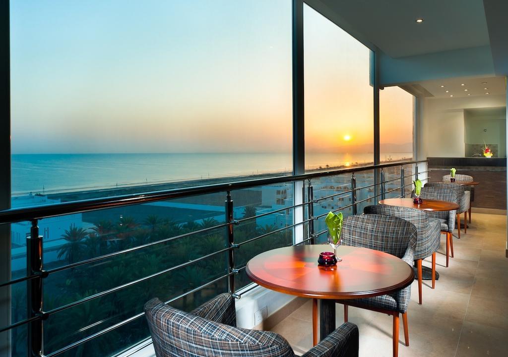 Al Hail Waves Hotel Managed By Centara Maszkat Kültér fotó