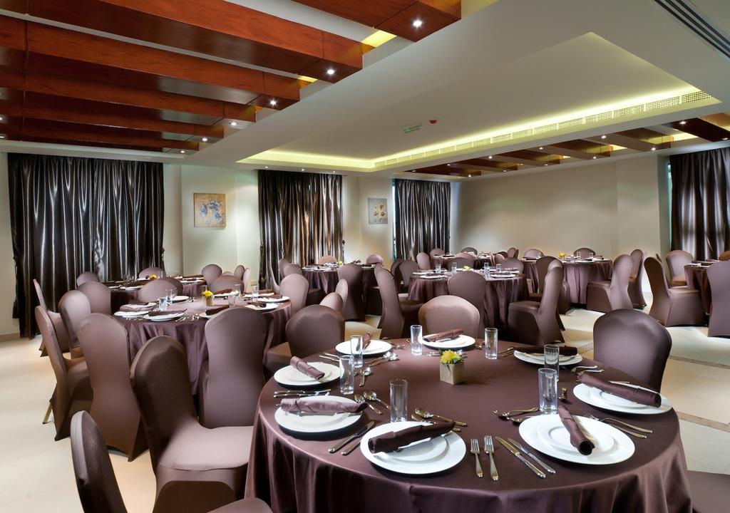 Al Hail Waves Hotel Managed By Centara Maszkat Kültér fotó
