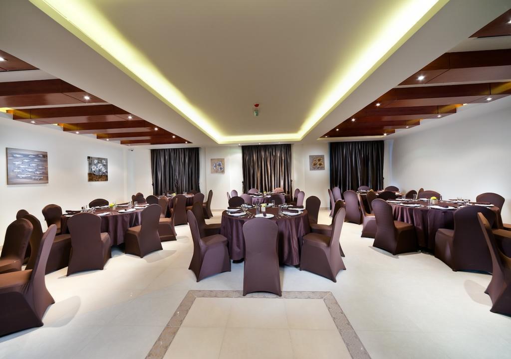 Al Hail Waves Hotel Managed By Centara Maszkat Kültér fotó